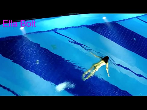 ❤️ No puedo dejar de mirar, joven rubia pillada nadando desnuda en la piscina del complejo ELLA BOLT ️❌ Video de porno en es.pornoincest.ru ❌️