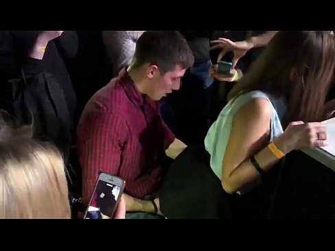 ❤️ Sexo real en una discoteca rusa. Chica rusa de 18 años en el ano y la vagina follada en un club nocturno ️❌ Video de porno en es.pornoincest.ru ❌️